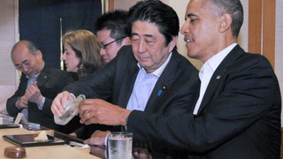 安倍さんがオバマさんにお酌したのは広島の酒